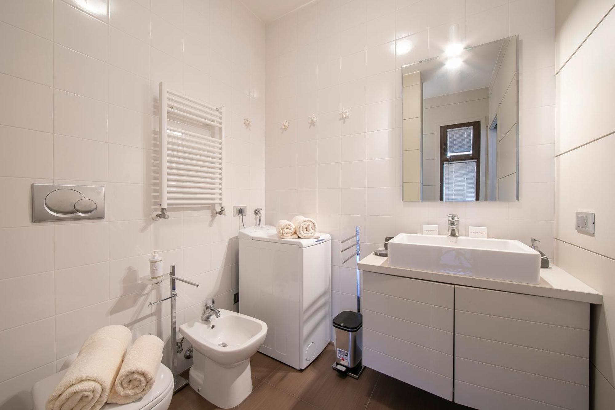 Suite On The Lake - Happy Rentals Meina Exterior photo